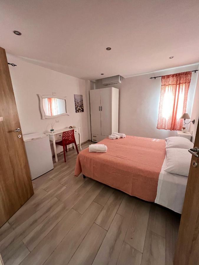Camere Dieci Maggio ポンツァ エクステリア 写真